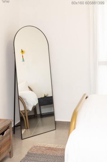 מראה חצי אובלי עם רגל שחור 60 על 160