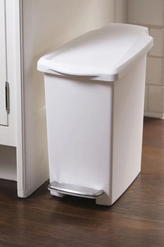 פח פלסטיק דוושה צר לבן 10 ל'