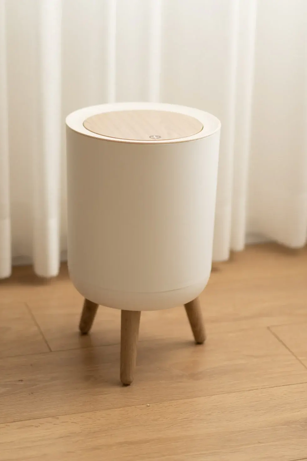 פח על רגליים 7 ליטר קוטר 22 גובה 36 לחיצה מלמילה איכותי