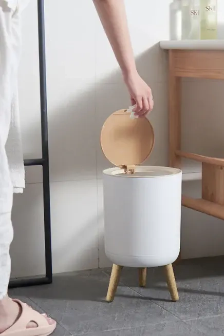 פח על רגליים 7 ליטר קוטר 22 גובה 36 לחיצה מלמילה איכותי